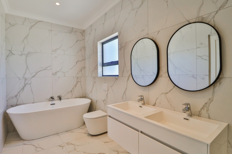 4 Bedroom Property for Sale in Sandown Western Cape